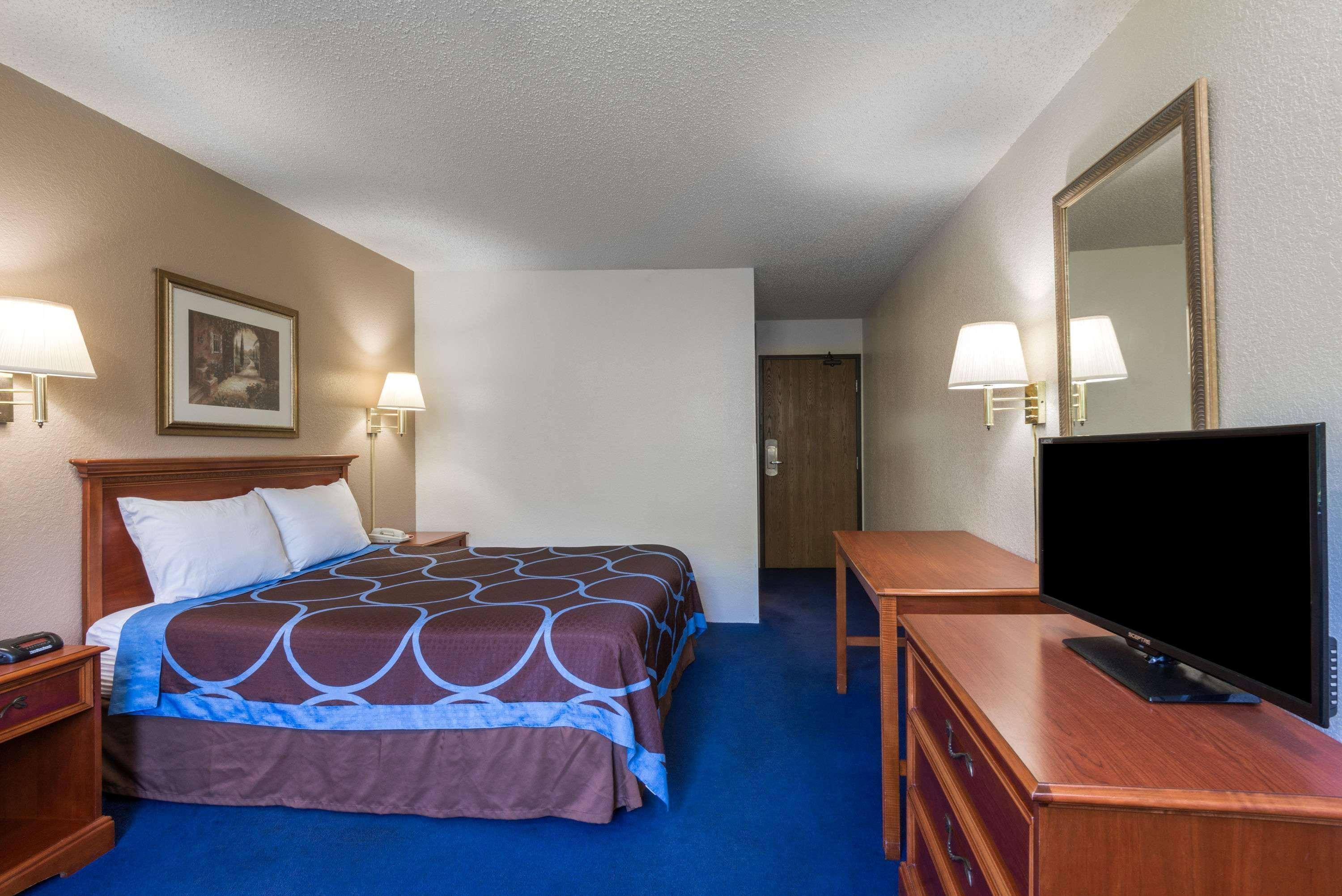 Hotel Super 8 By Wyndham Delmont Exterior foto