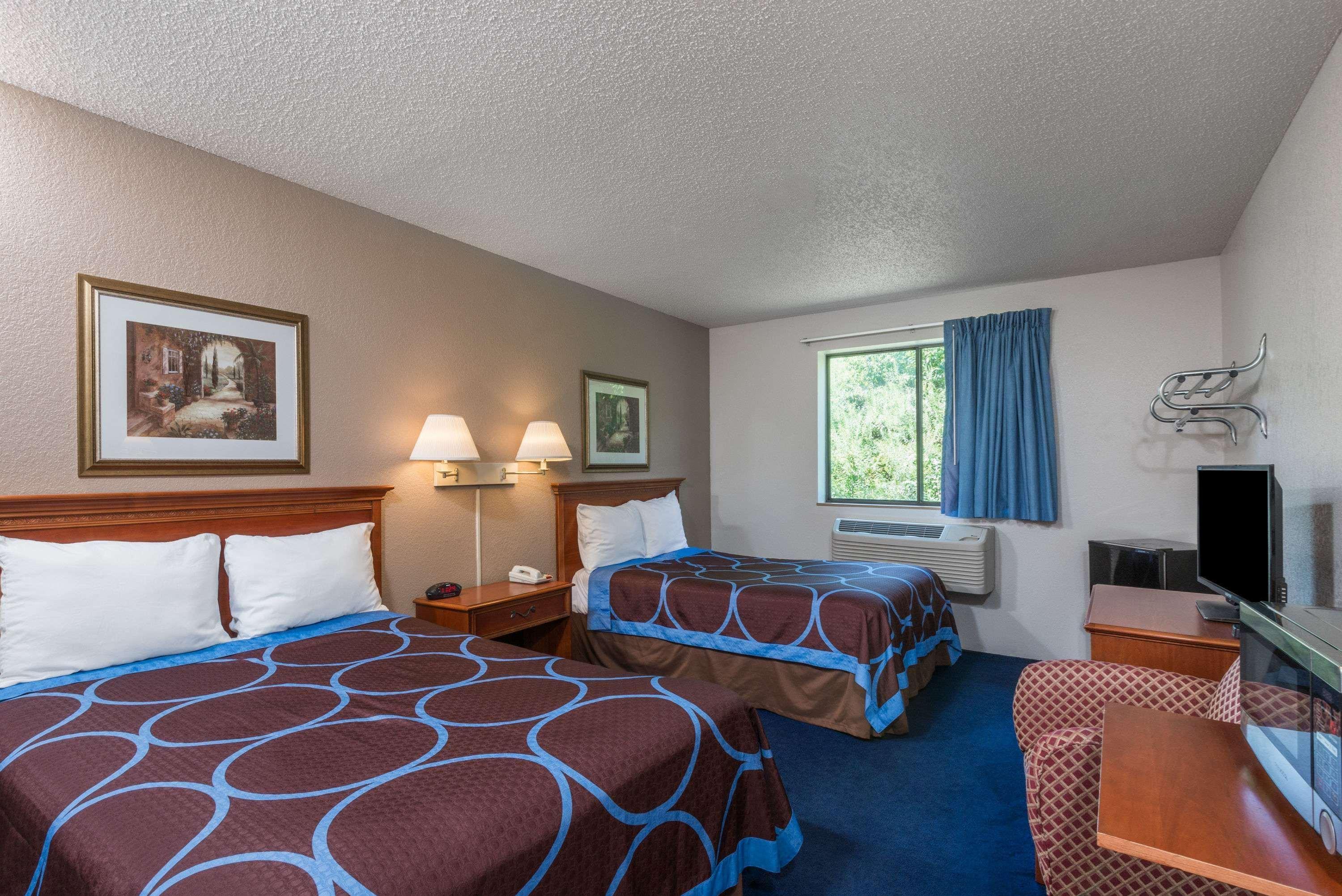 Hotel Super 8 By Wyndham Delmont Exterior foto