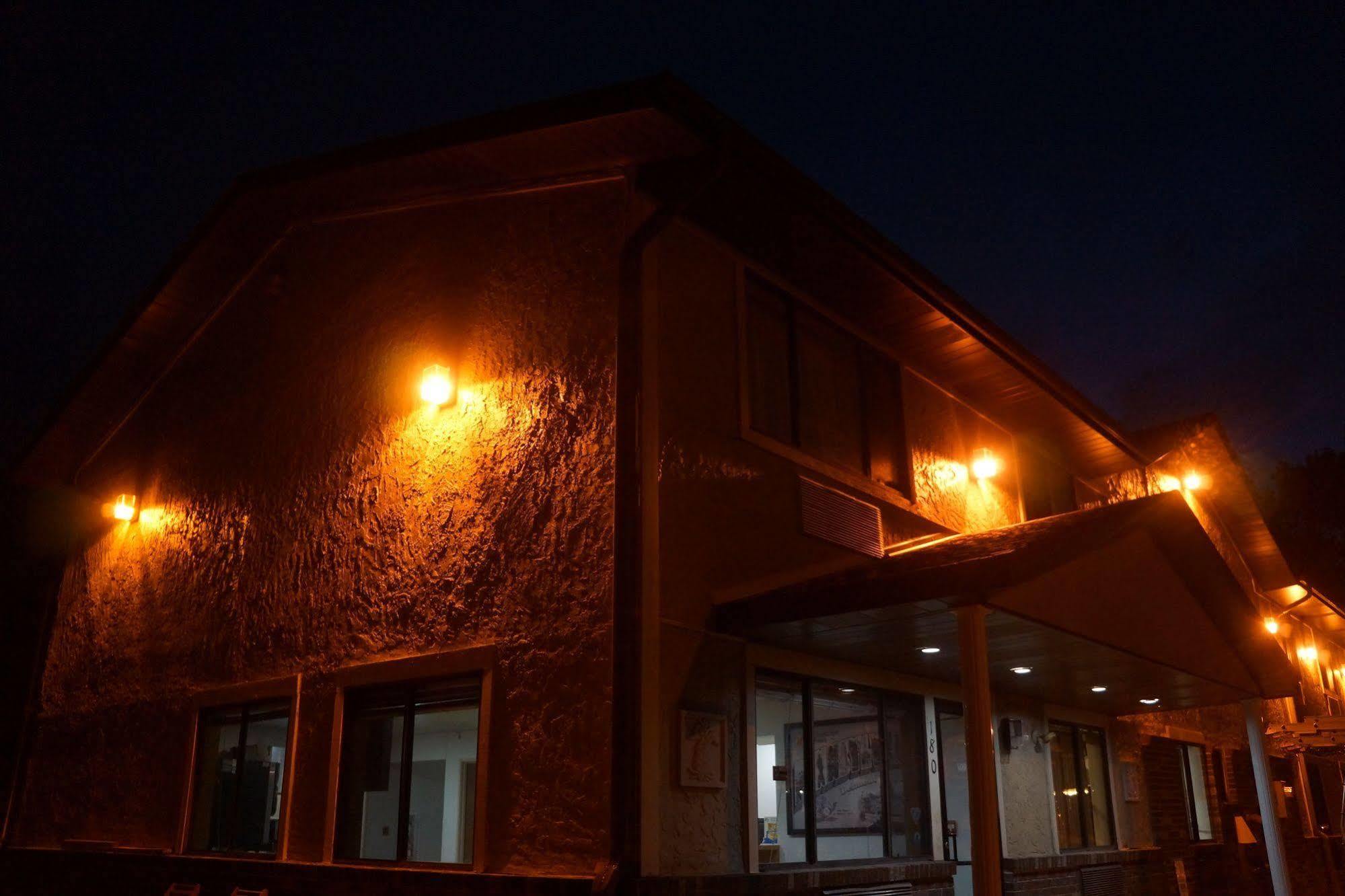 Hotel Super 8 By Wyndham Delmont Exterior foto